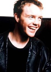 希亚兰·麦克蒙纳敏 Ciarán McMenamin