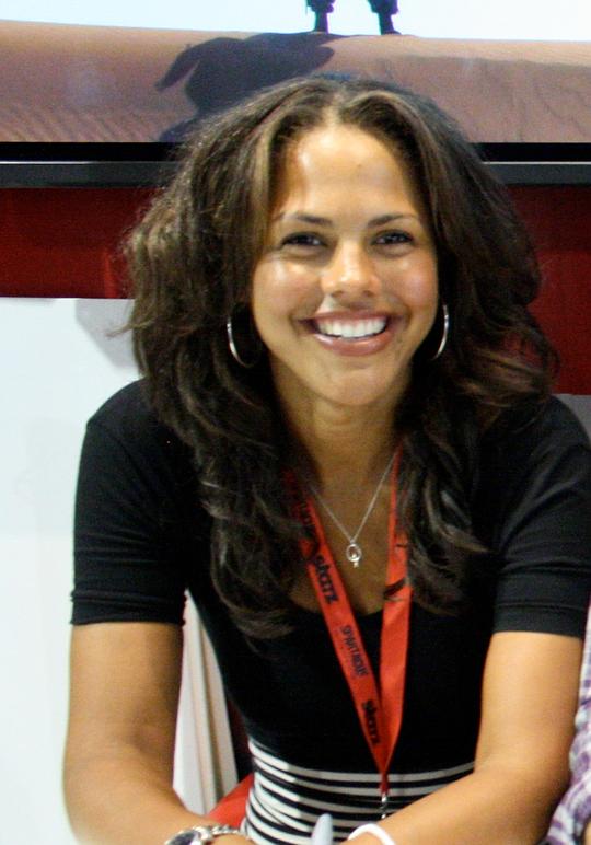 勒诺拉·克里奇洛 Lenora Crichlow