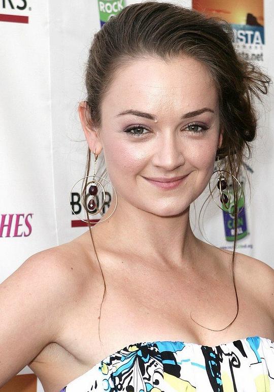 安娜-梅劳特里奇 Anna Mae Routledge