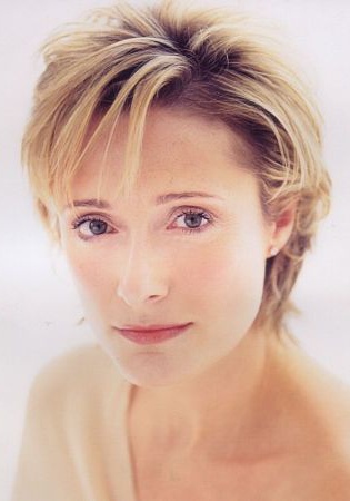 卡罗琳·古多尔 Caroline Goodall