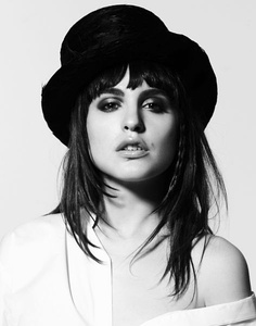 薇洛妮卡·恩切圭 Verónica Echegui