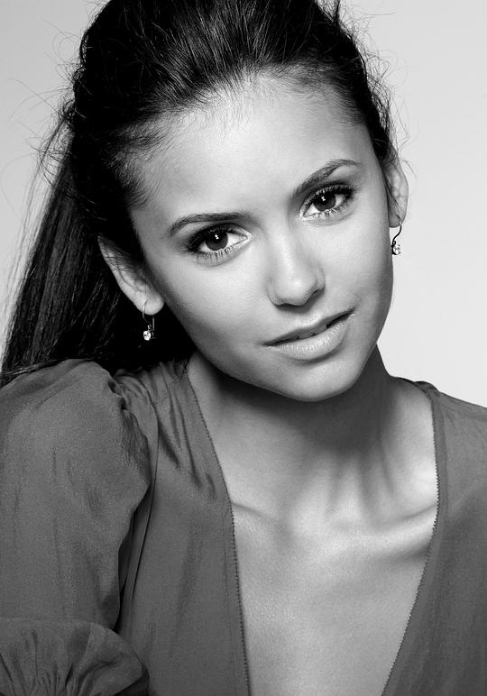 妮娜·杜波夫 Nina Dobrev