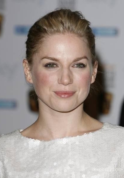 伊娃·伯西斯尔 Eva Birthistle