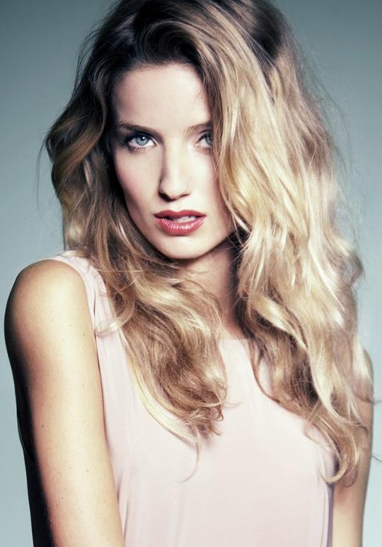 安娜贝尔·沃利斯 Annabelle Wallis