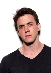 阿什利·祖克曼 Ashley Zukerman