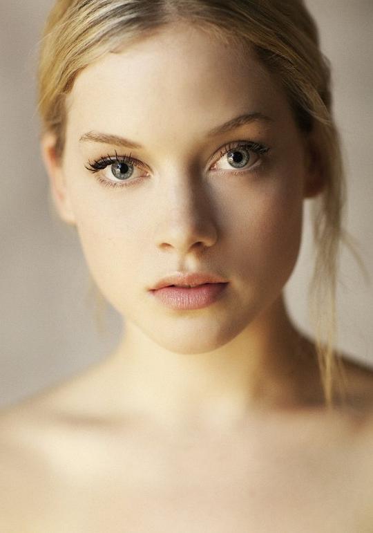 简·利维 Jane Levy