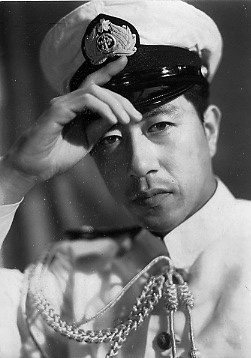 伊豆肇 Hajime Izu
