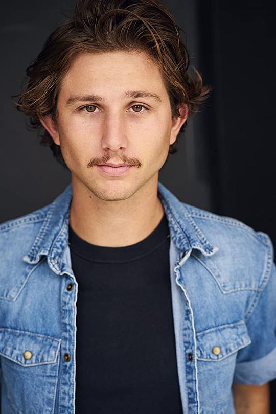 卢卡斯·斯蒂加尔 Lucas Steagall