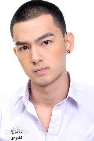 沪瓦隆·威伍飒 Bhuvadol Vejvongsa