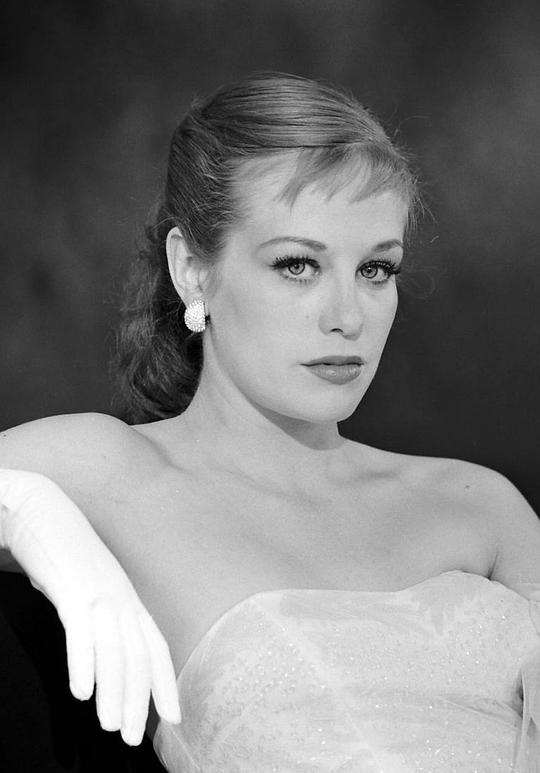 希尔德加德·克内夫 Hildegard Knef