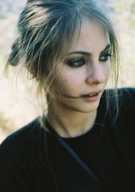 薇拉·贺兰德 Willa Holland