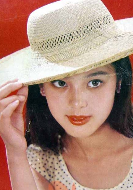 东方闻樱 Wenying Dongfang