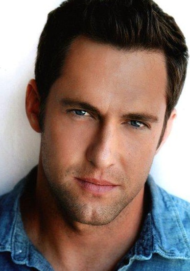 迈克·费欧拉 Mike Faiola