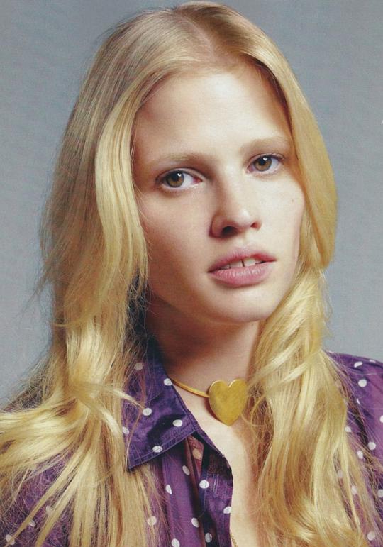 劳拉·斯通 Lara Stone