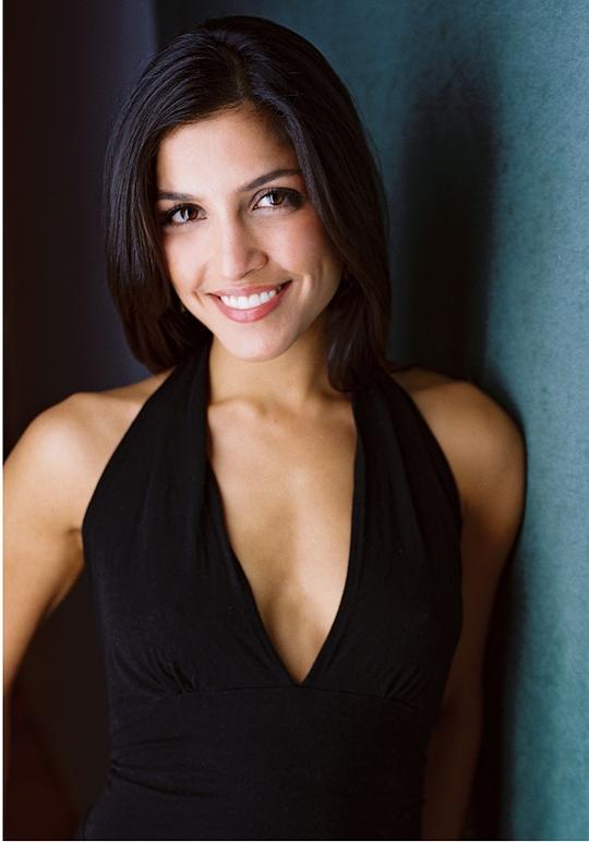 纳齐恩·康特拉科特 Nazneen Contractor