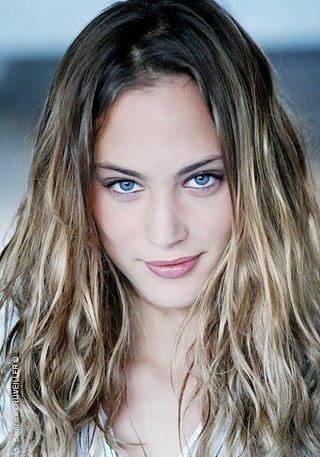 诺拉·阿娜泽德尔 Nora Arnezeder
