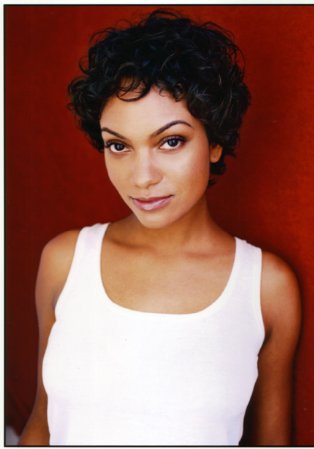 琳迪·格林伍德 Lyndie Greenwood