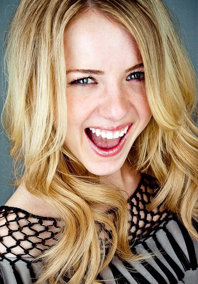 劳拉·威金斯 Laura Wiggins