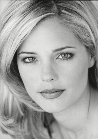 克里斯蒂娜·摩尔 Christina Moore