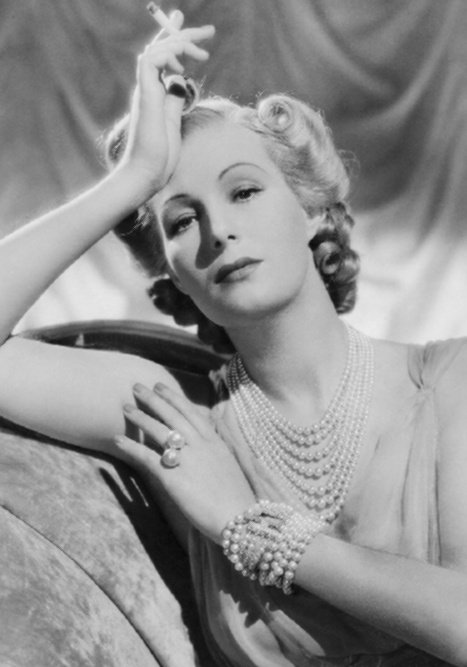 宾妮·巴尼斯 Binnie Barnes