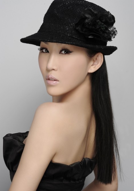 周诗雅 Shiya Zhou