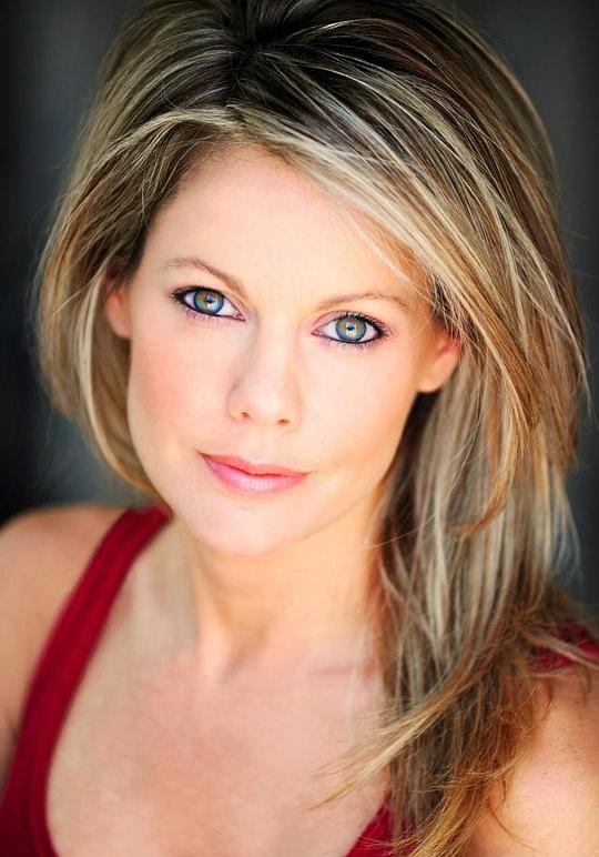 丽萨·瓦加 Lisa Varga