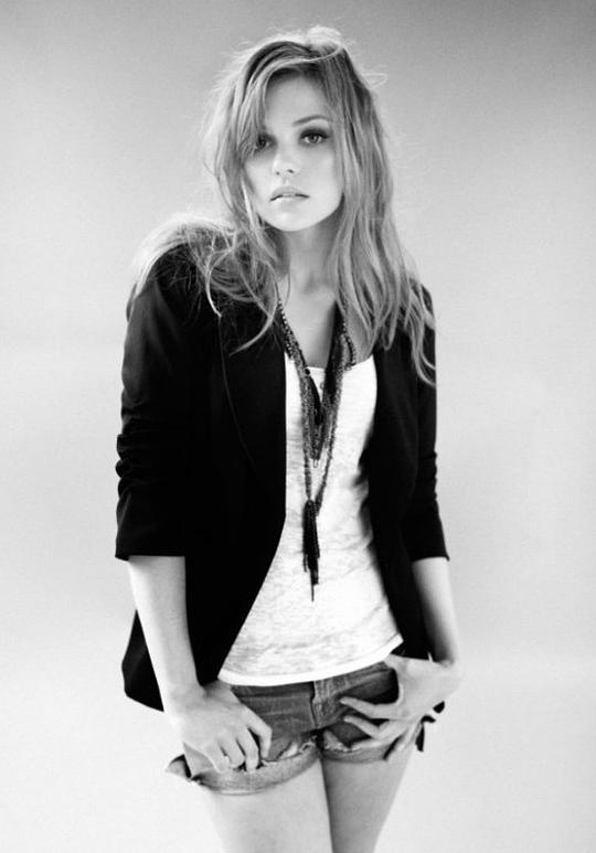艾米·缇加登 Aimee Teegarden