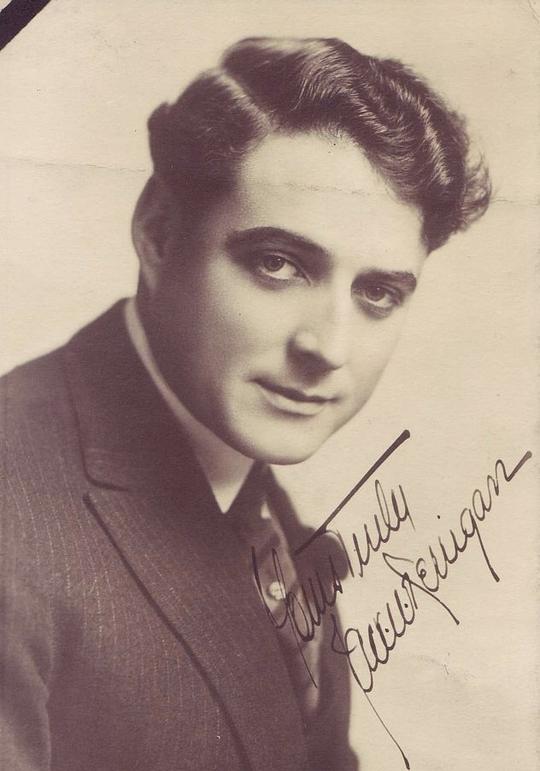 J·沃伦·克里根 J. Warren Kerrigan