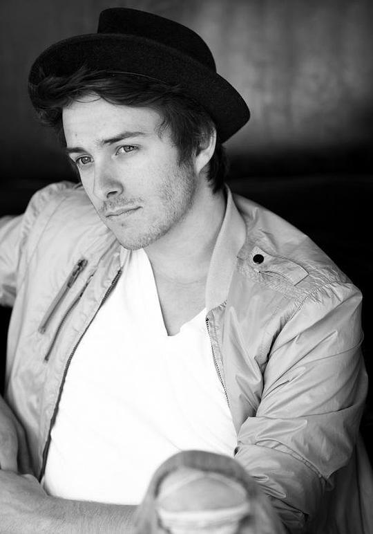 里斯·汤普森 Reece Thompson