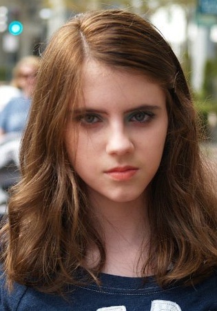 卡拉·海沃德 Kara Hayward