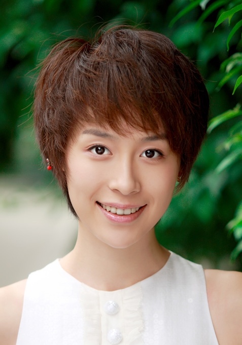 董艺薇 Yiwei Dong