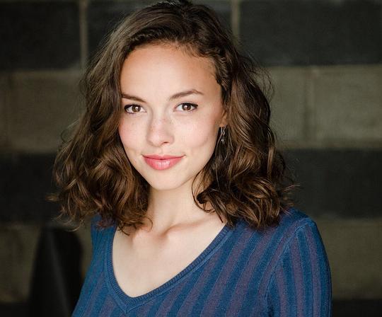 艾琳娜·简宁·泰伯 Alina Jenine Taber