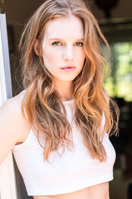 凯西·达斯恩妮 Cassie Dzienny