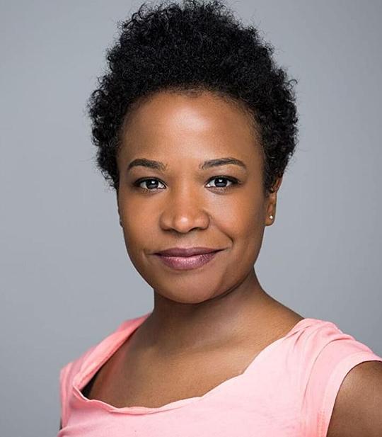 埃博妮·布斯 Eboni Booth