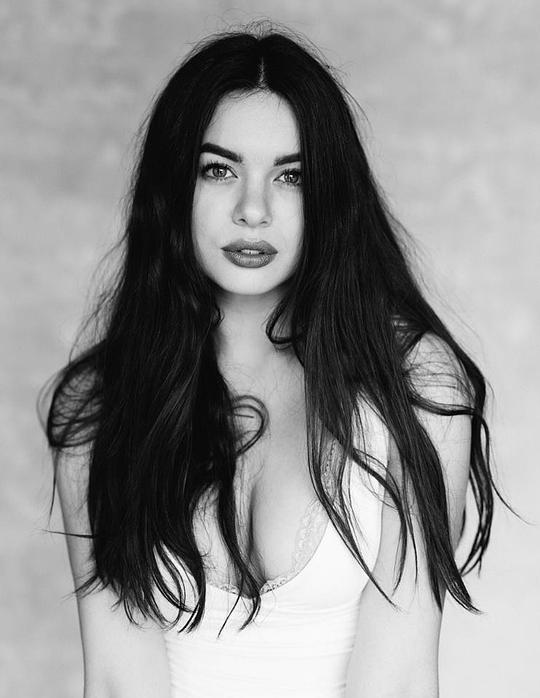 考特妮·莱金 Courtney Lakin