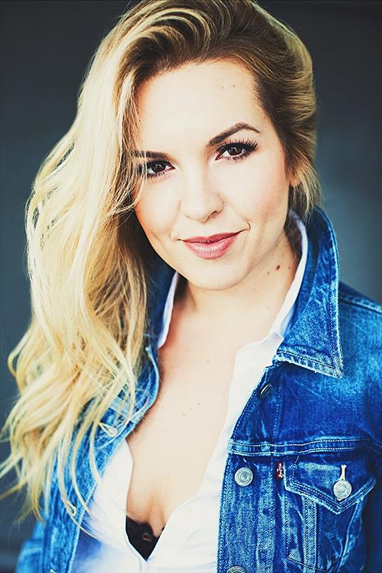布丽娜·布克玛斯特 Briana Buckmaster