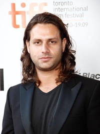 亚当·布斯多柯斯 Adam Bousdoukos