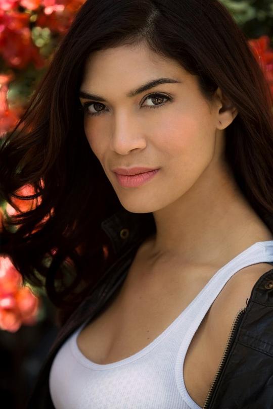 劳拉·戈麦斯 Laura Gómez