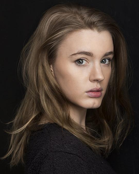 艾米·詹姆斯-凯利 Amy James-Kelly