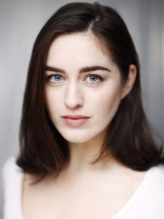 丹尼尔·嘉利甘 Danielle Galligan