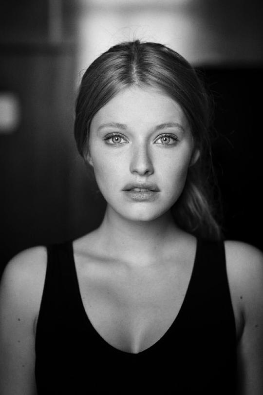 埃拉·琼·昂拉尔 Ella-June Henrard