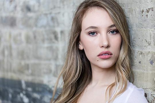 丹尼卡·弗雷德里克 Danika Frederick