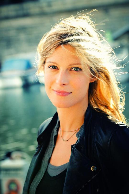 艾莉克西娅·芭利尔 Alexia Barlier