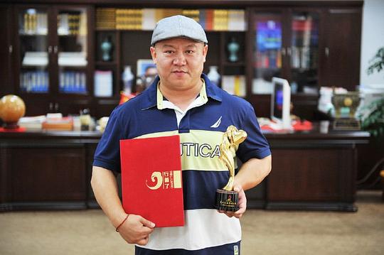 衣世雄 Shixiong Yi