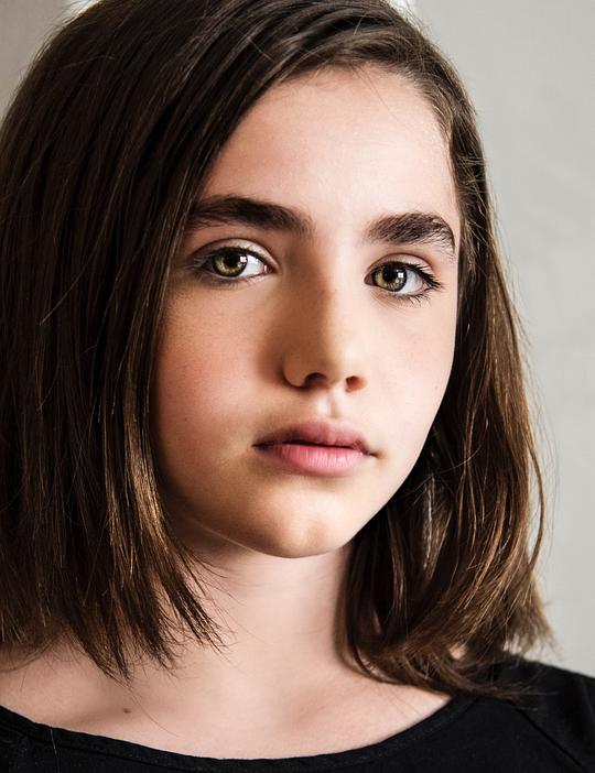 安吉丽娜·卡波佐利 Angelina Capozzoli