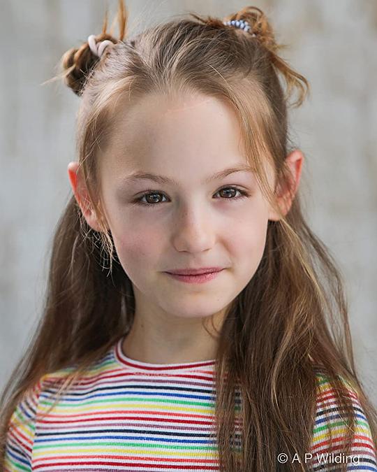 阿梅丽·碧·史密斯 Amelie Bea Smith