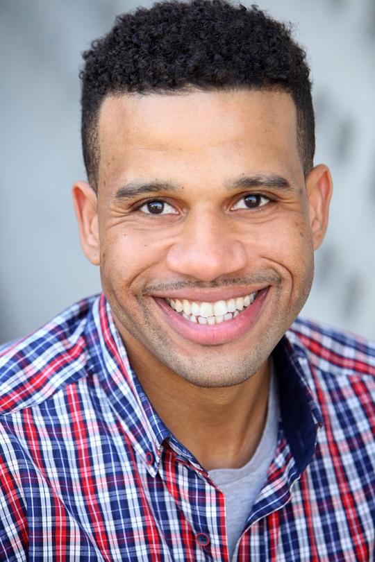 考特尼·查尔斯 Courtney Charles