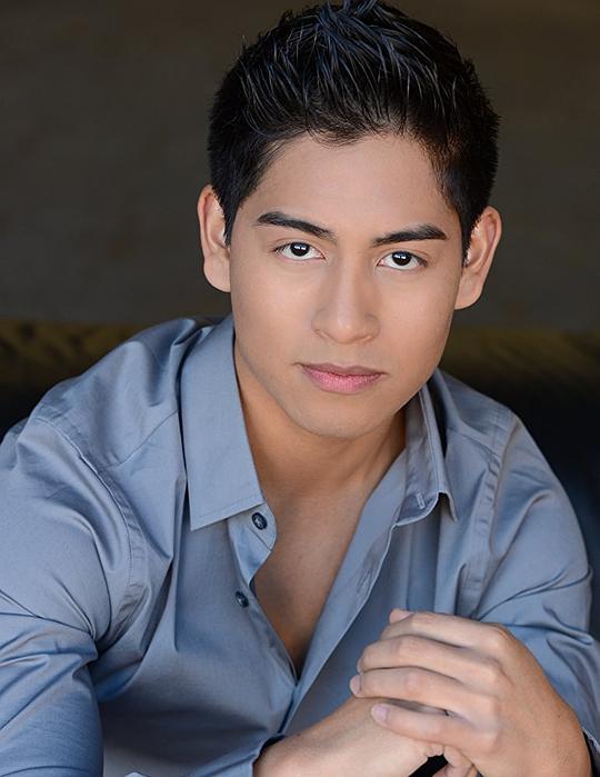 阿德里安·法维拉 Adrian Favela