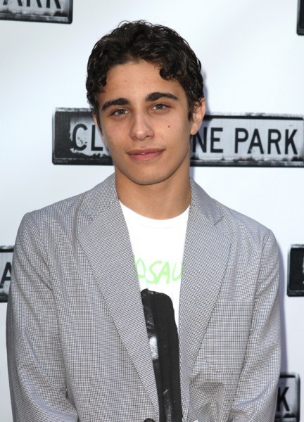 杰克·坎纳瓦尔 Jake Cannavale