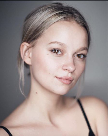 埃莉·达克斯 Ellie Duckles